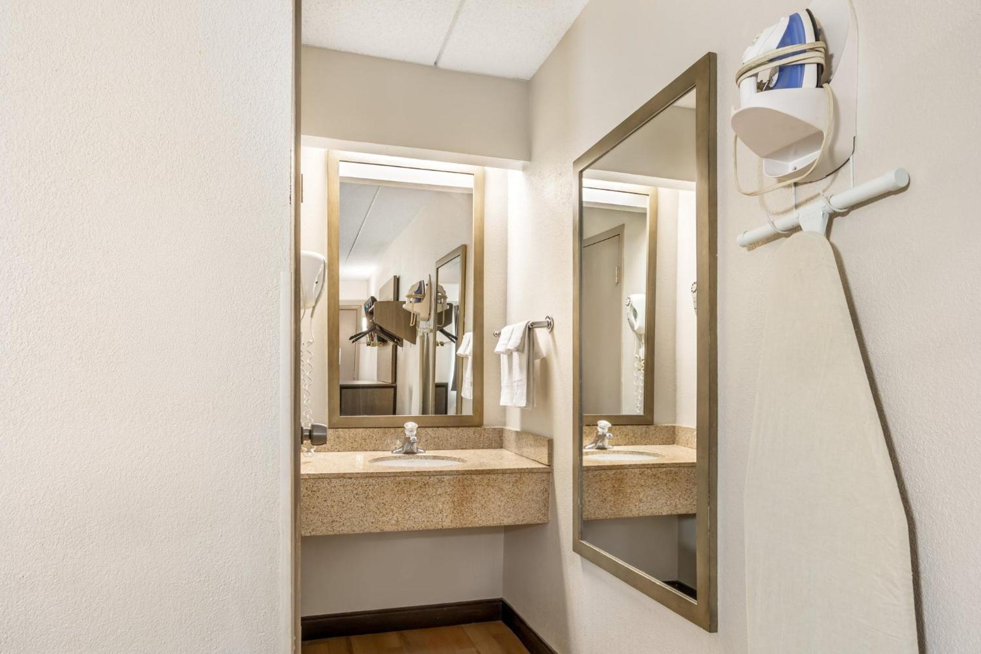 Red Roof Inn Tinton Falls-Jersey Shore Екстериор снимка