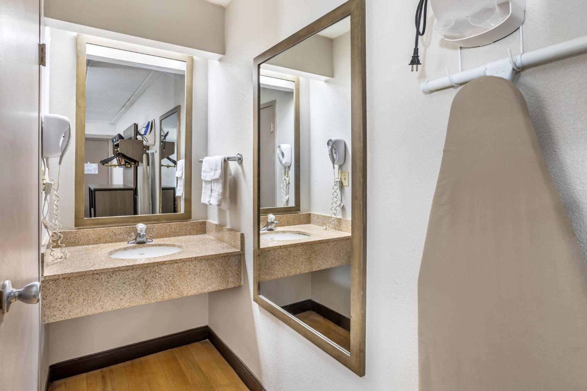 Red Roof Inn Tinton Falls-Jersey Shore Екстериор снимка